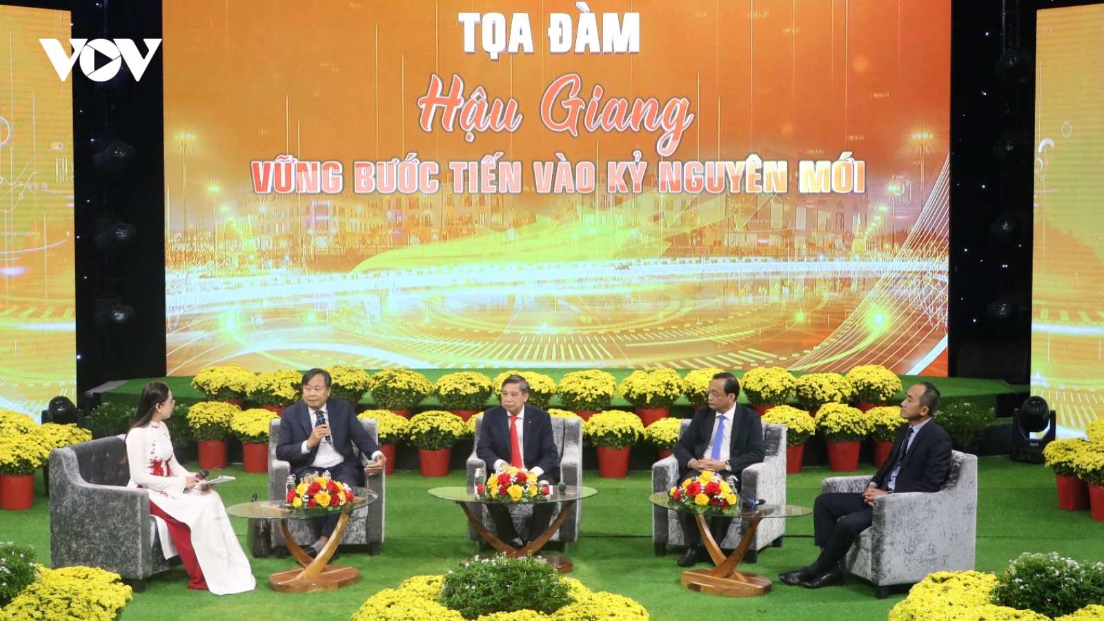 Hậu Giang: Sắp xếp giảm 15% biên chế công chức và hơn 20% biên chế viên chức