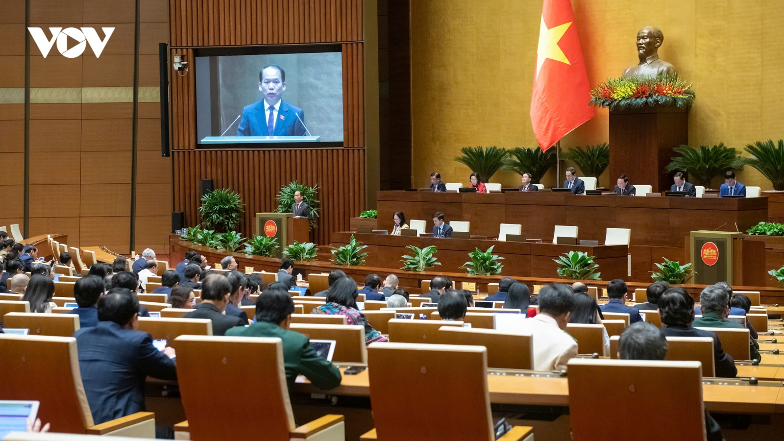 Quốc hội thông qua nghị quyết về xử lý các vấn đề sắp xếp, tinh gọn bộ máy