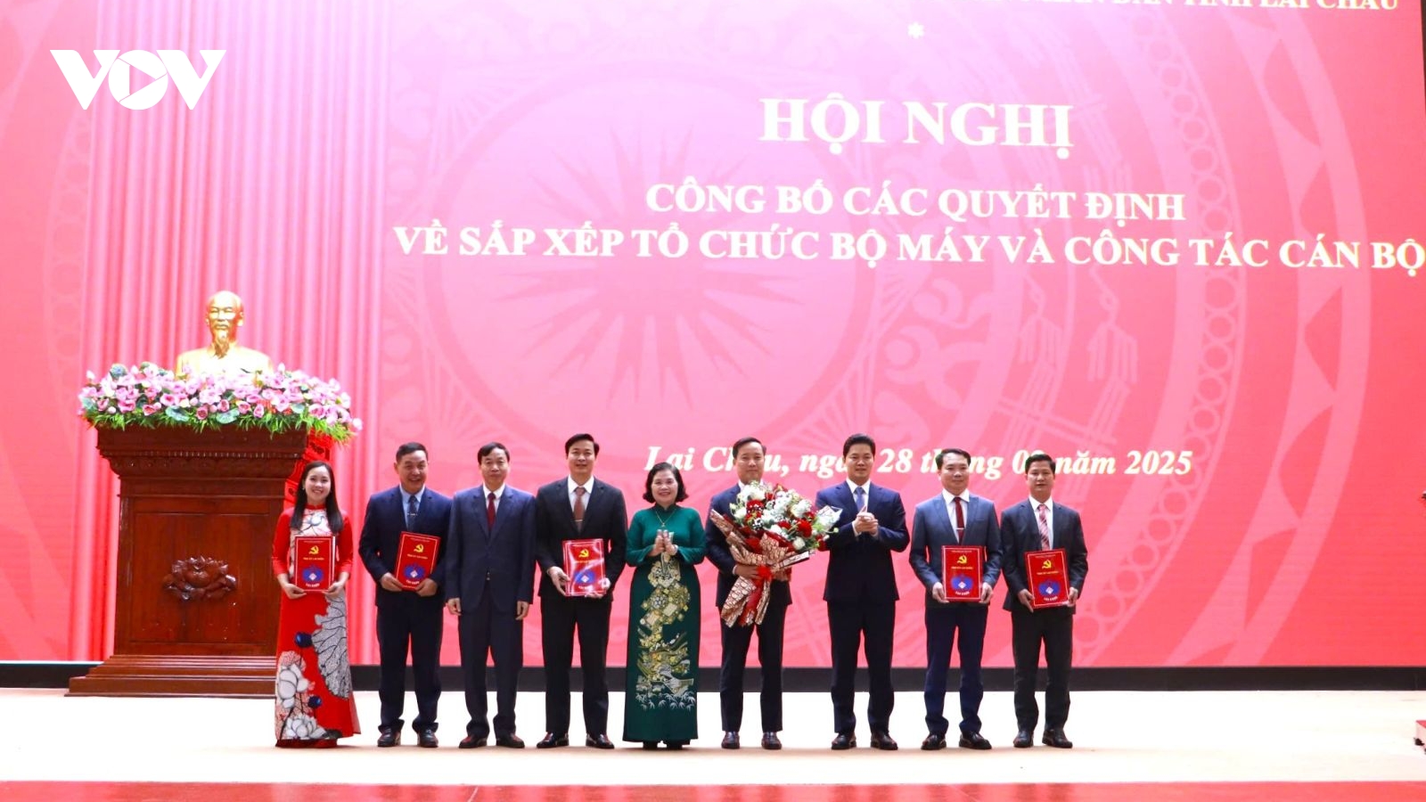 Lai Châu công bố các quyết định về sắp xếp tổ chức bộ máy và công tác cán bộ