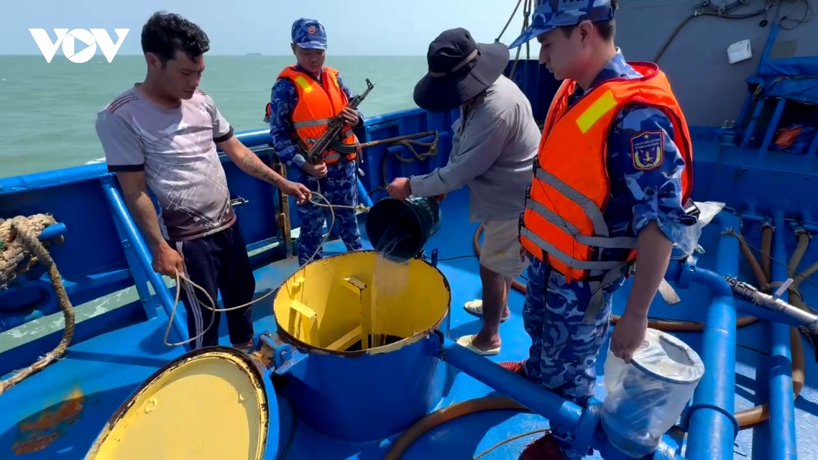 Kiên Giang: Bắt giữ tàu vận chuyển khoảng 100.000 lít dầu DO trái phép