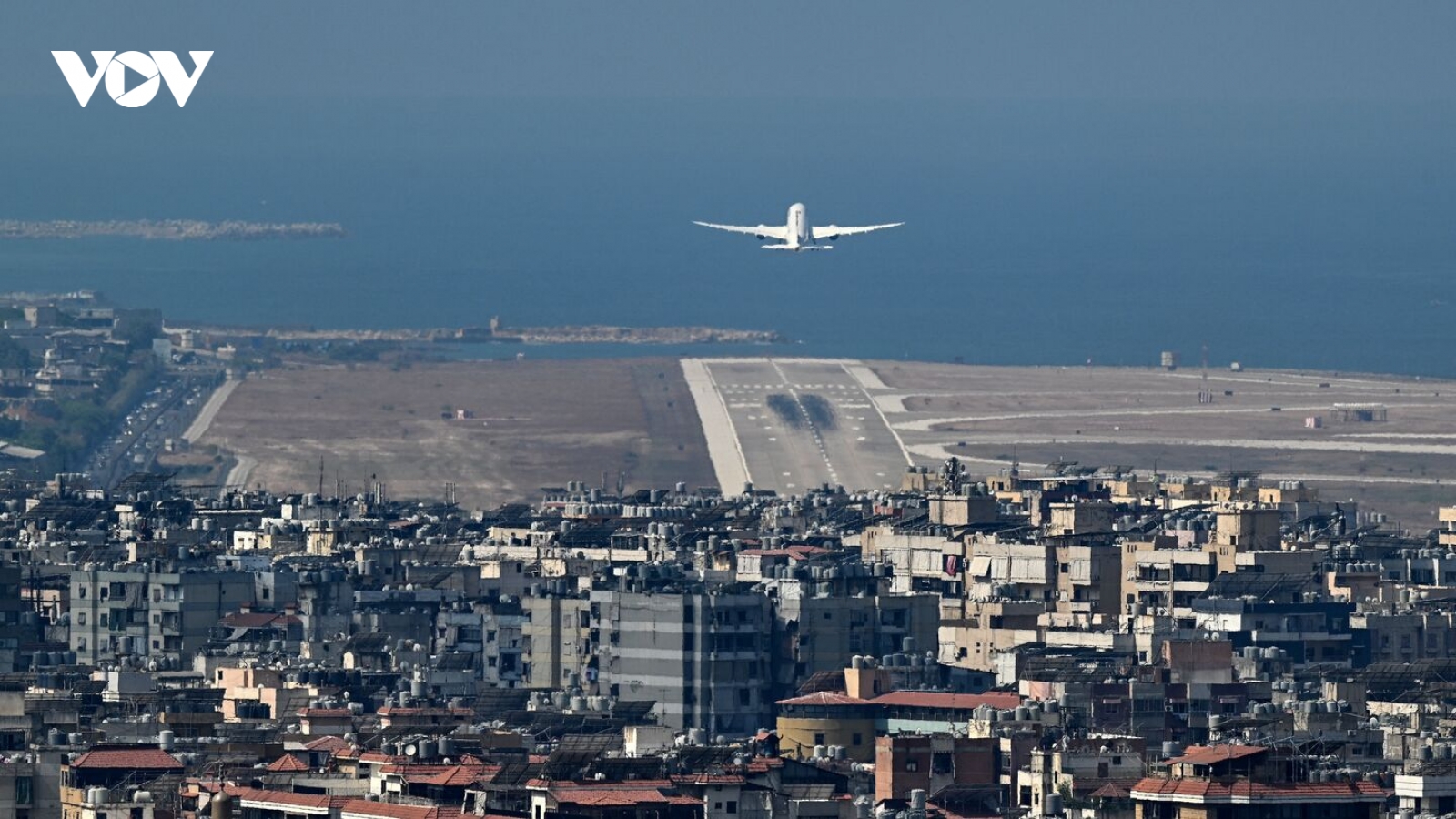 Máy bay Iran bị cấm hạ cánh xuống Lebanon