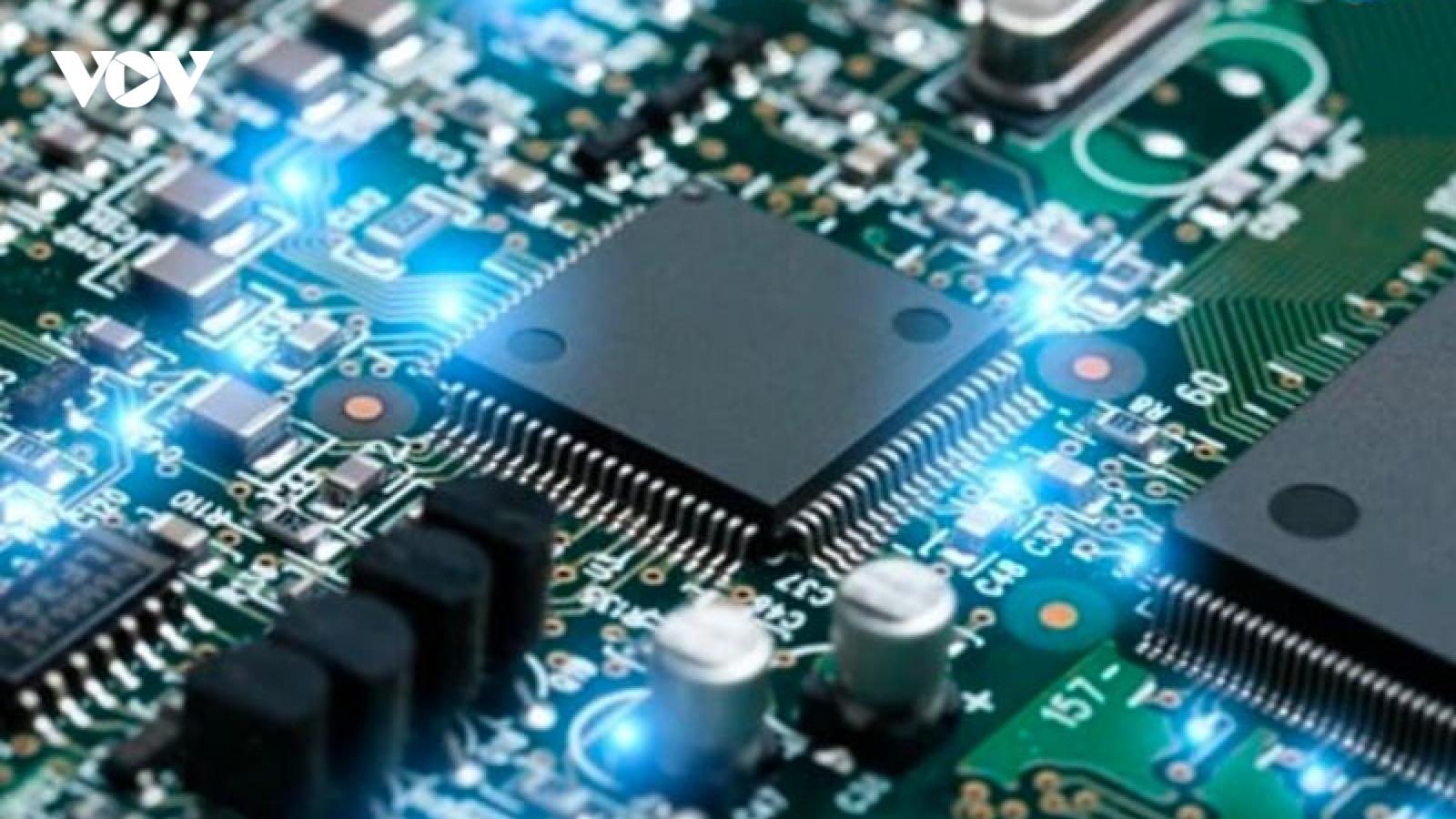 Hàng loạt trường đại học mở thêm ngành về vi mạch bán dẫn