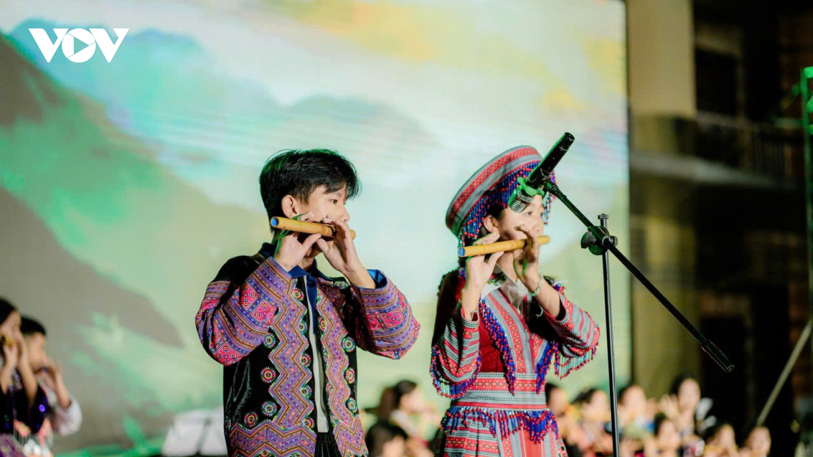 Dìu dặt tiếng sáo bản Mông ngày xuân