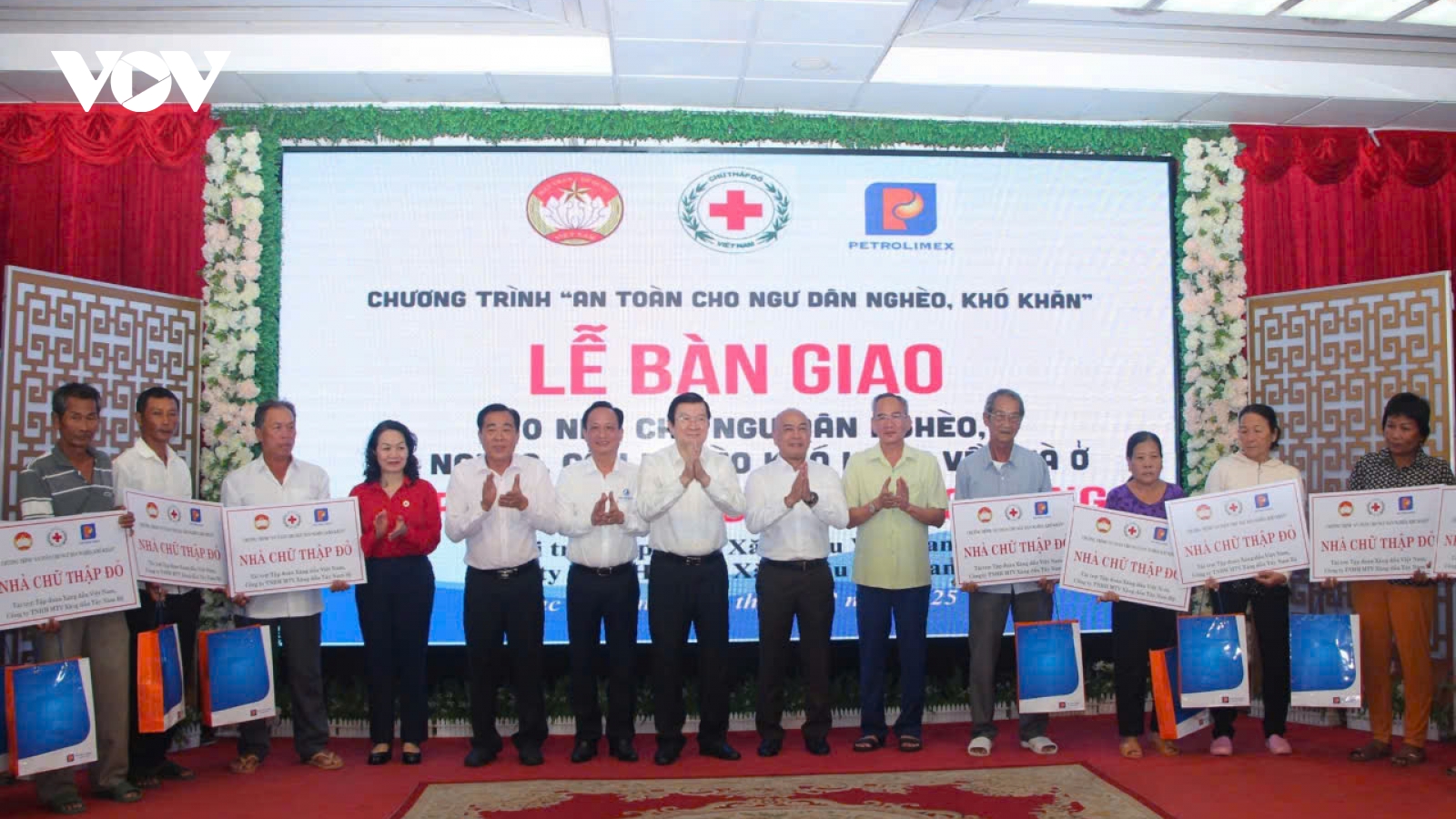 Bạc Liêu bàn giao 100 nhà ở cho ngư dân nghèo, hộ nghèo, cận nghèo