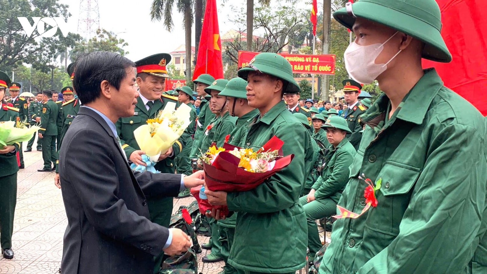 1570 thanh niên thành phố Huế lên đường nhập ngũ: Nhiều tân binh là sinh viên ĐH