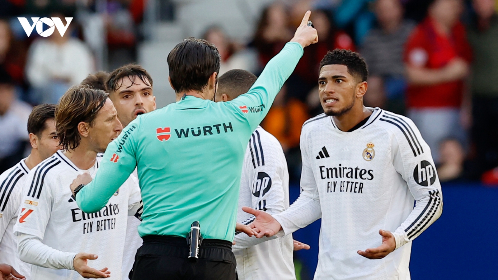 Kết quả bóng đá hôm nay 16/2: Bellingham nhận thẻ đỏ, Real Madrid vượt khó