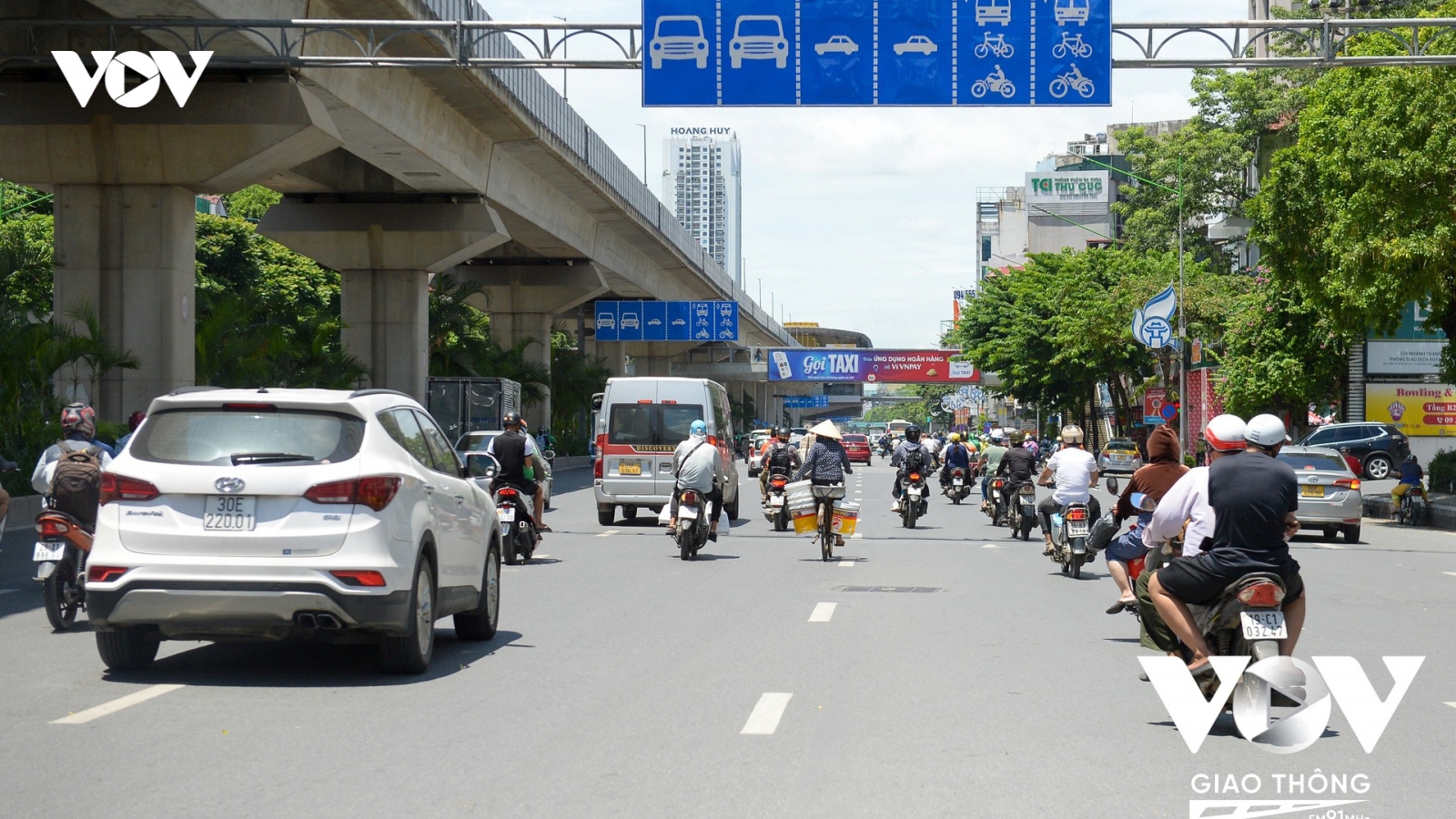 Tách làn để giảm tai nạn cho xe máy, khả thi không?