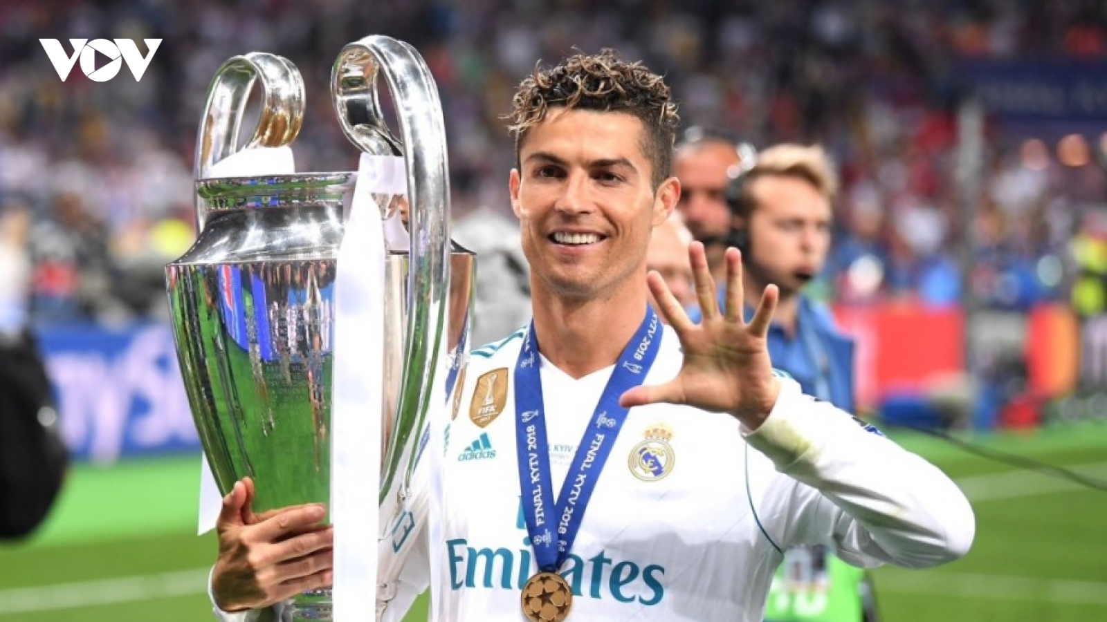 Ronaldo được Real Madrid tri ân nhân dịp sinh nhật tuổi 40