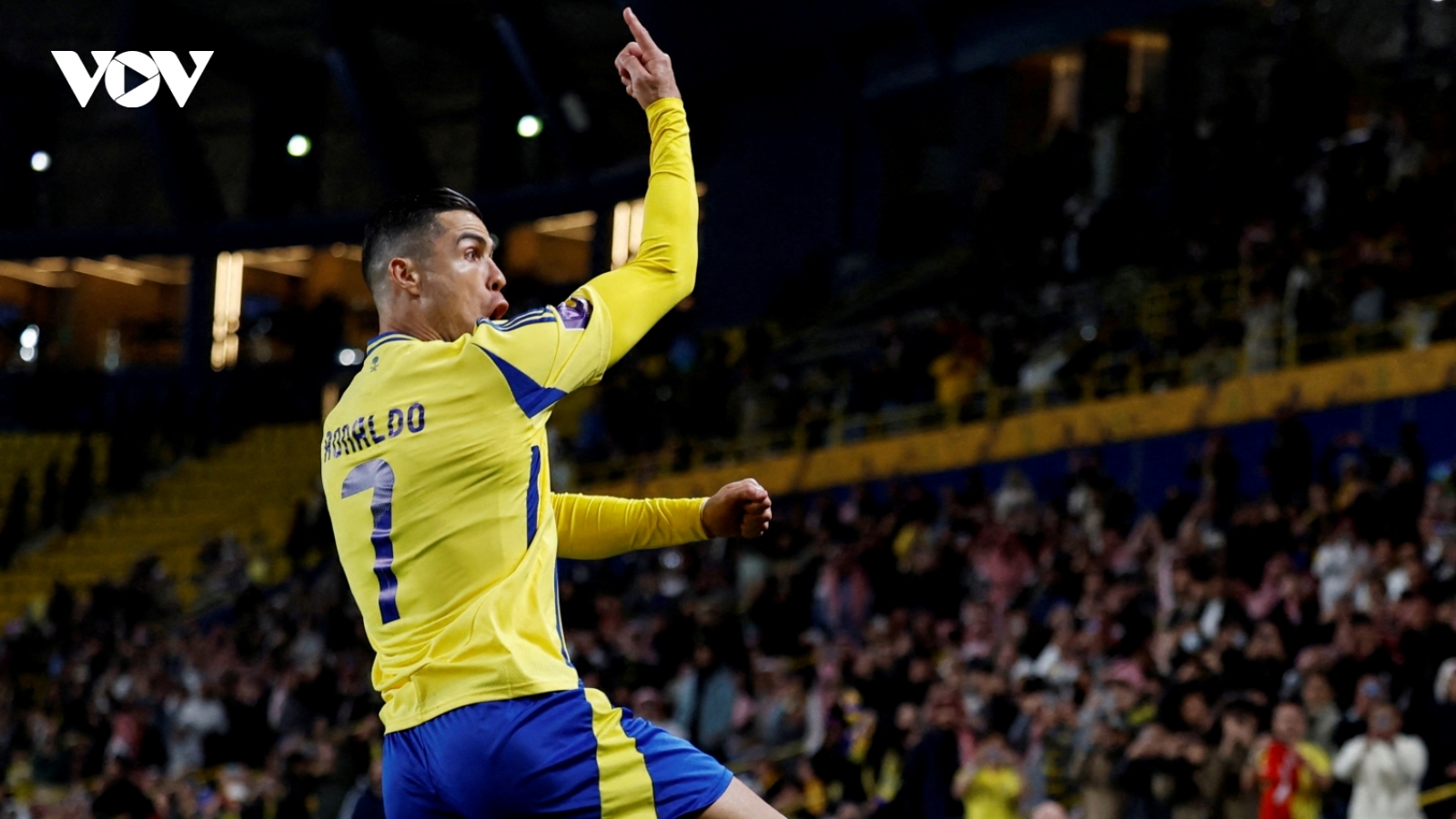 Ronaldo tỏa sáng rực rỡ đón sinh nhật tuổi 40