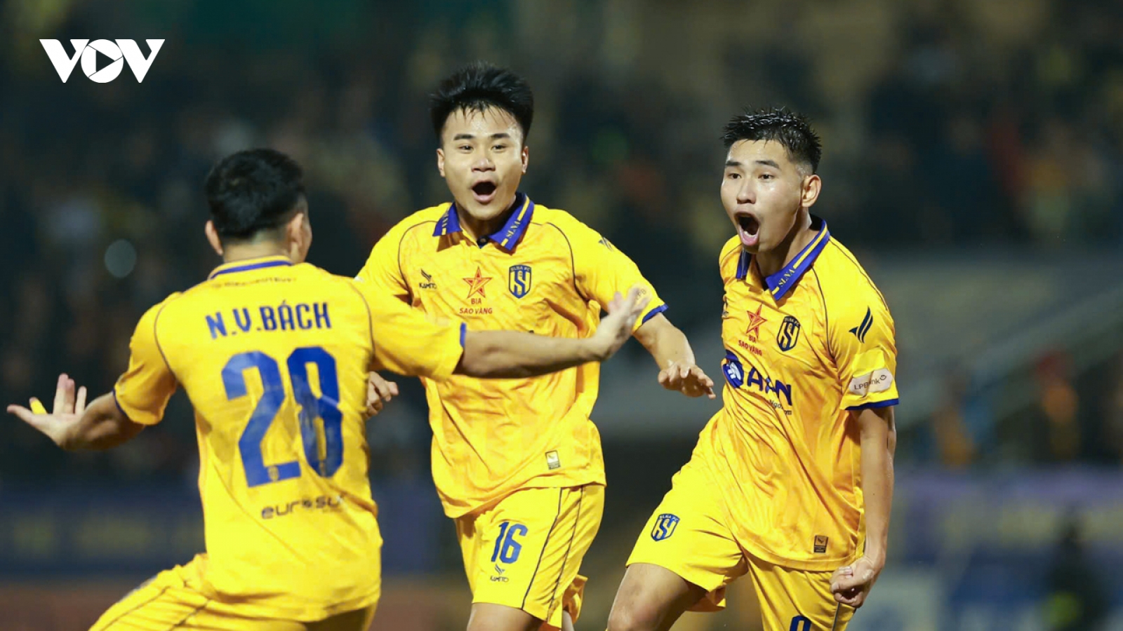 Bảng xếp hạng V-League mới nhất: SLNA tạm thoát nhóm "cầm đèn đỏ"