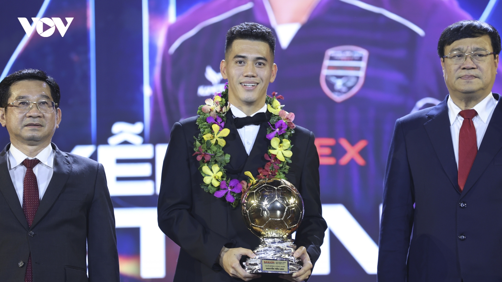 Tiến Linh thực hiện điều bất ngờ sau khi giành Quả bóng Vàng Việt Nam 2024