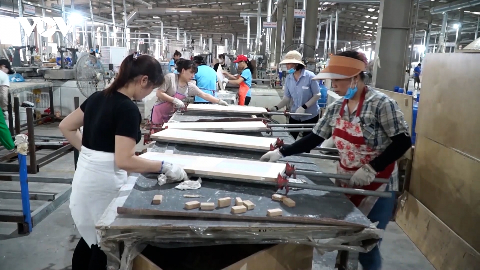 Doanh nghiệp đẩy mạnh sản xuất để đáp ứng đơn hàng xuất khẩu