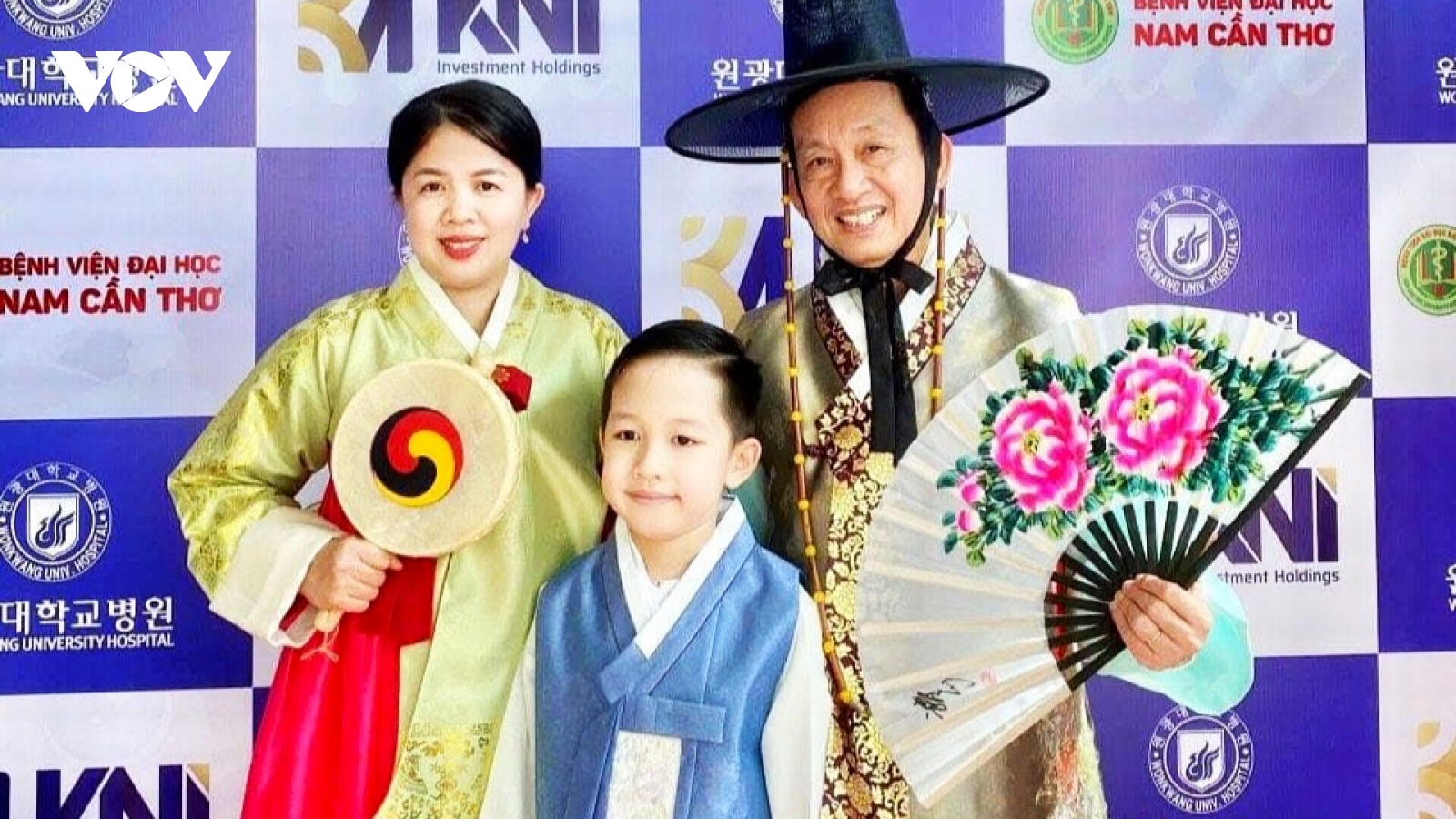 Người dân vừa khám bệnh miễn phí, vừa trải nghiệm văn hóa Hàn Quốc
