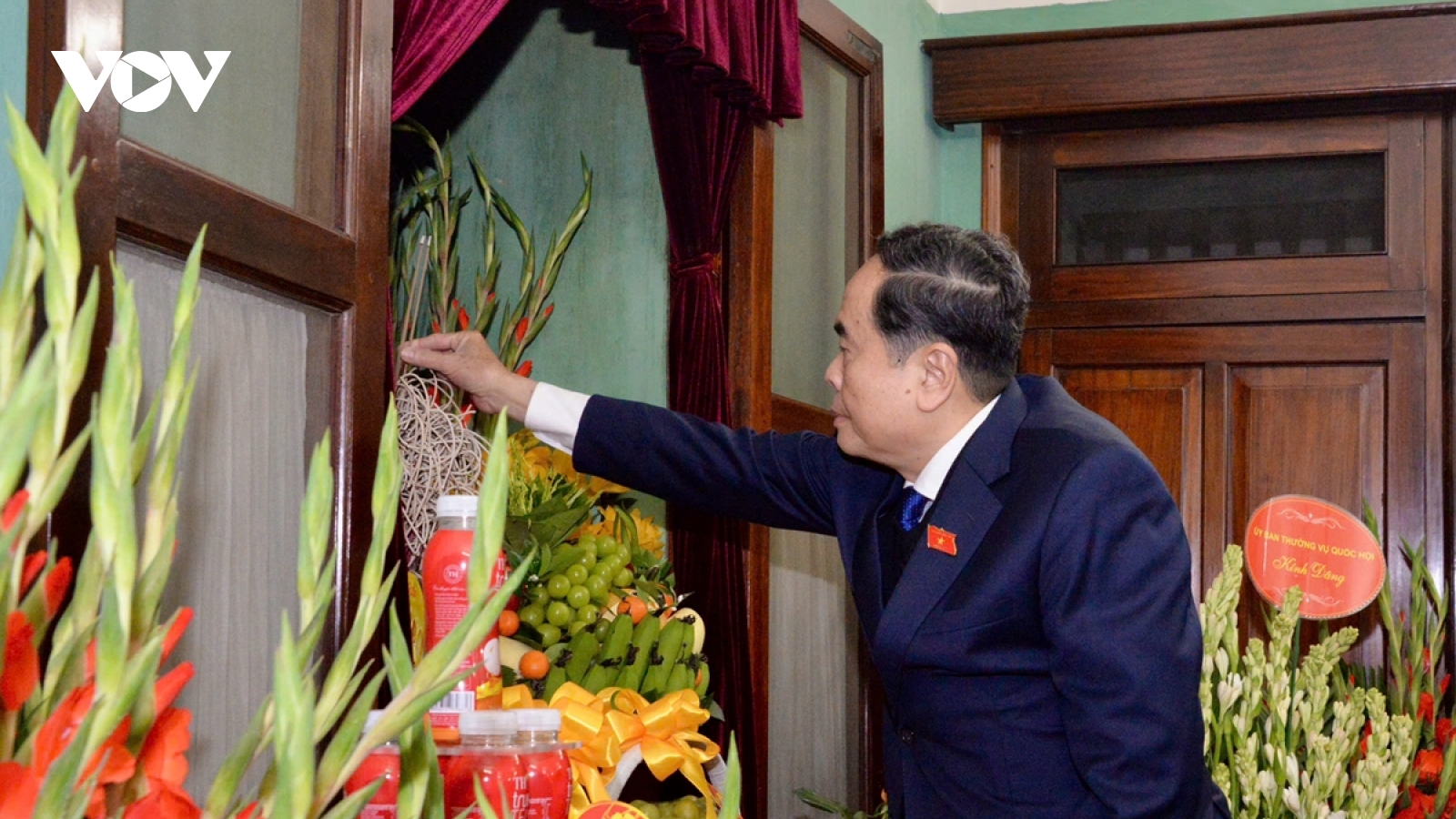 Chủ tịch Quốc hội thắp hương tưởng nhớ Chủ tịch Hồ Chí Minh tại Nhà 67