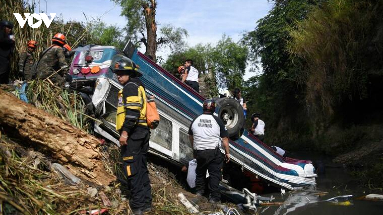 Ít nhất 50 người chết trong vụ tai nạn xe buýt ở Guatemala