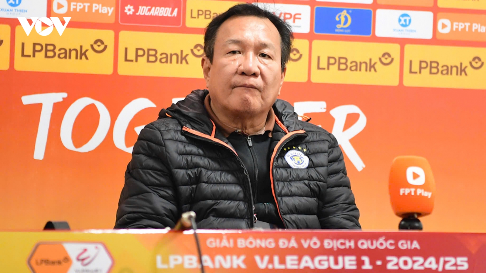 Hà Nội FC thua Nam Định, HLV Hoàng Văn Phúc nói trọng tài nặng tay với Tuấn Hải