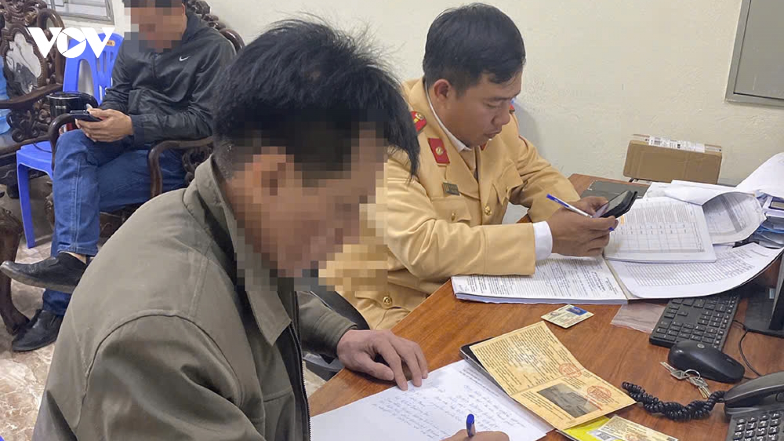 Xử phạt tài xế xe khách vượt ẩu trên cao tốc cao tốc Nội Bài - Lào Cai