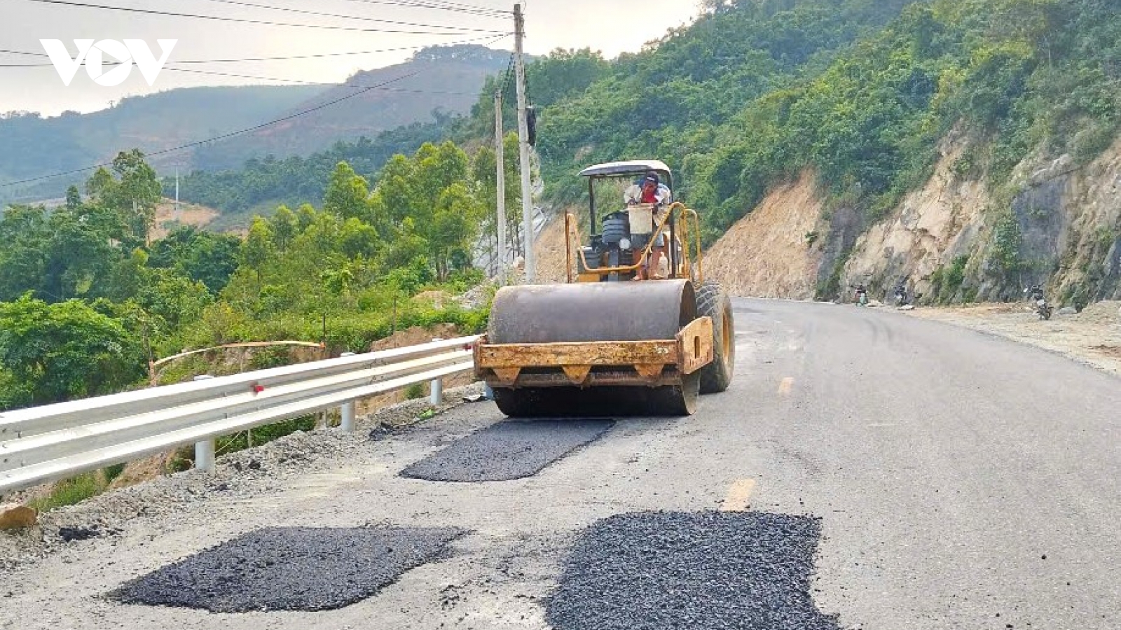 Sửa chữa hư hỏng quốc lộ 19 sau phản ánh VOV