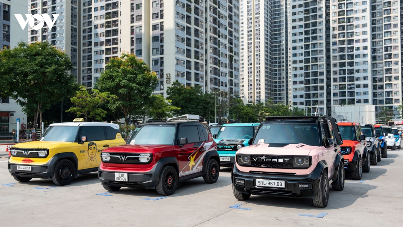 Hàng trăm xe VinFast VF 3 khoe sắc “đốt cháy” bầu không khí 3 miền
