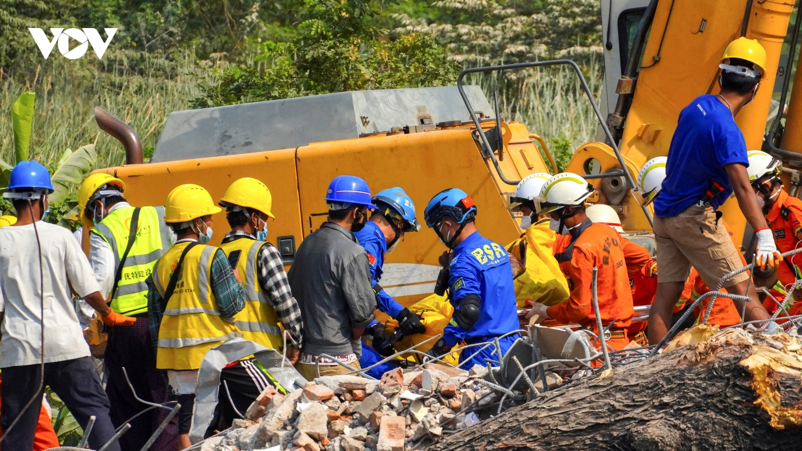 Hy vọng mới khi nhiều người được tìm thấy trong trận động đất ở Myanmar
