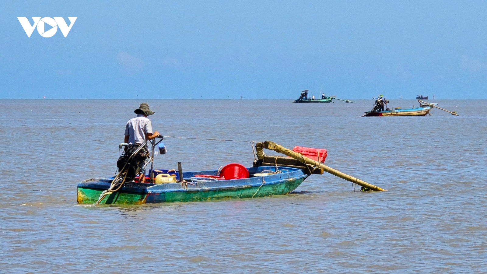 Người dân Cà Mau tự nguyện nộp hơn 2.500 bộ kích điện