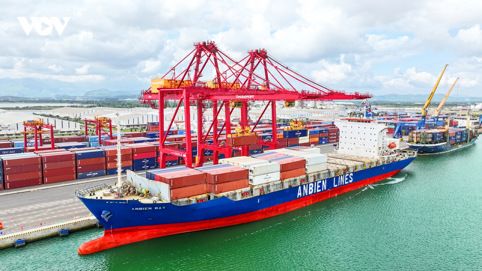 Chủ động ứng phó tác động từ chiến sự Trung Đông đến hoạt động xuất - nhập khẩu