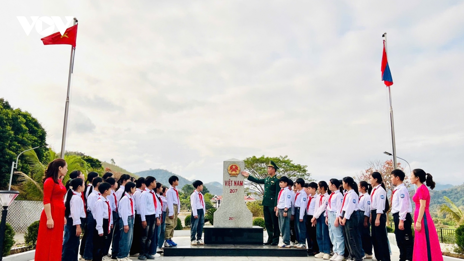 Những "tiết học đặc biệt" trên dải biên cương Tổ quốc