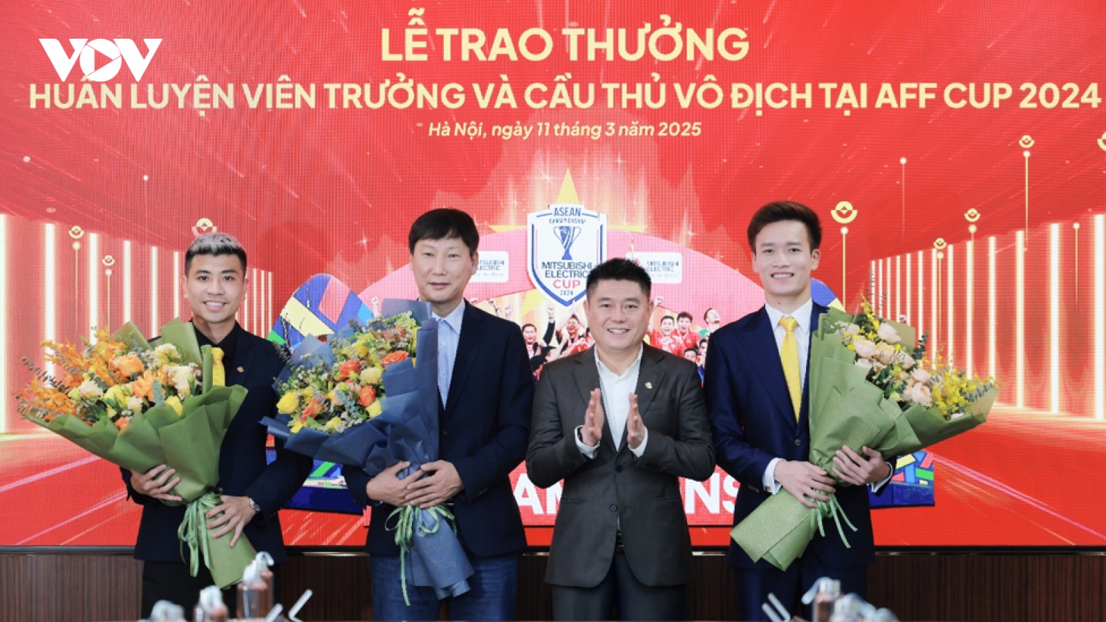 LPBank trao thưởng cho Huấn luyện viên trưởng và cầu thủ vô địch AFF CUP 2024