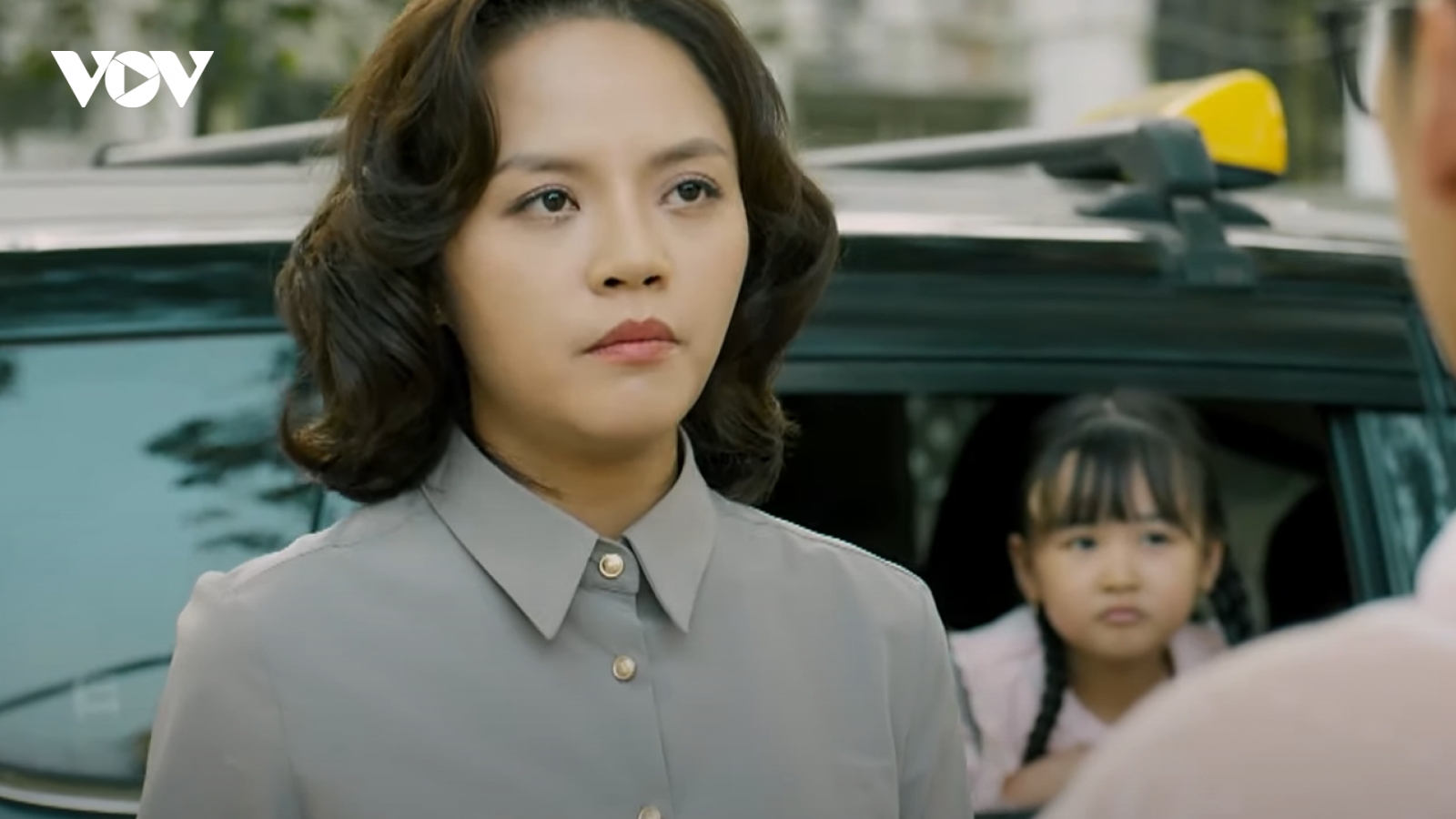 "Cha tôi, người ở lại" tập 9: Mẹ Liên tạm biệt Nguyên để về nước