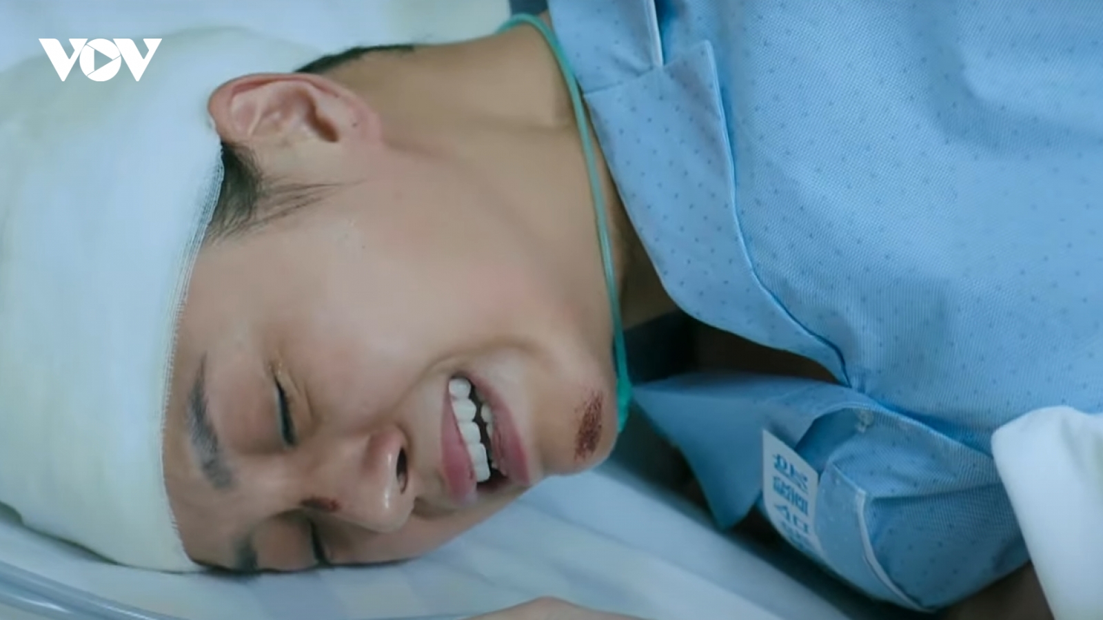 Khán giả bức xúc khi Thu Quỳnh gặp bi kịch chồng chất trong "Cha tôi, người ở lại"