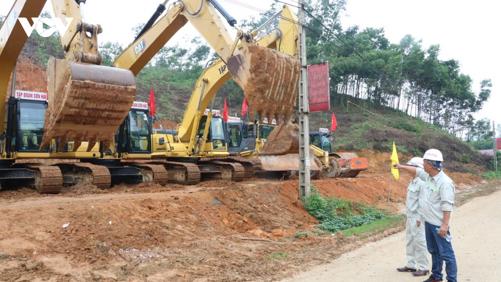 Vì sao hai dự án thành phần đường Hồ Chí Minh chậm tiến độ?