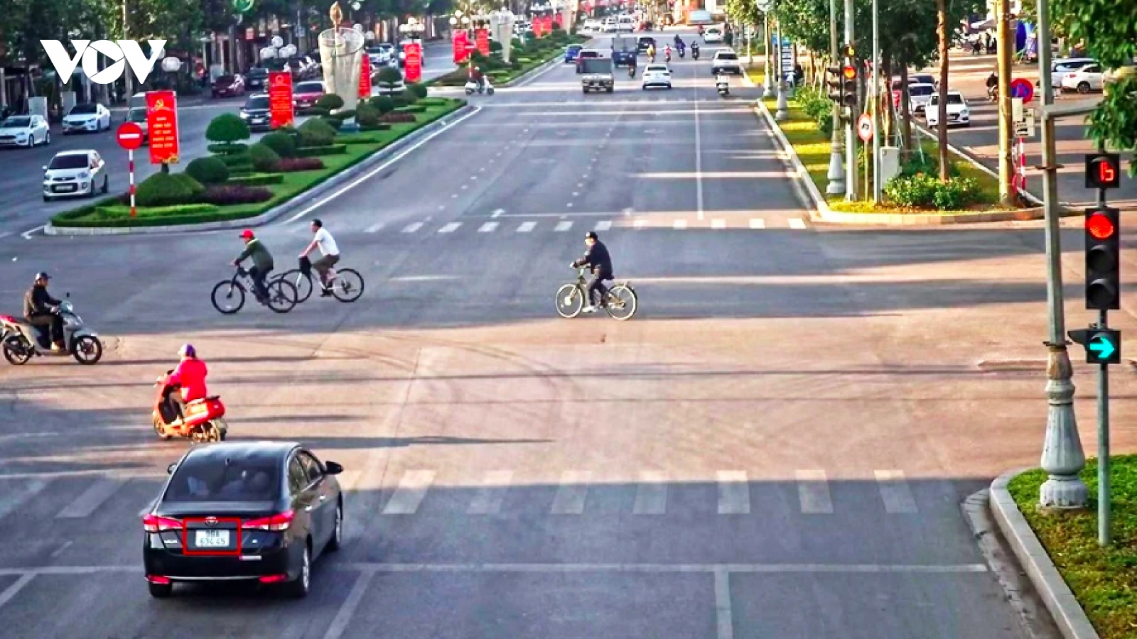 Vượt đèn đỏ có thể bị xử phạt từ 18-20 triệu đồng