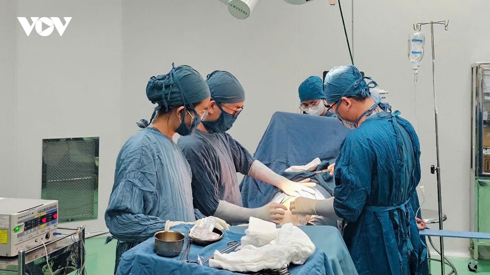 Cứu sống sản phụ băng huyết sau sinh, truyền 30 đơn vị máu