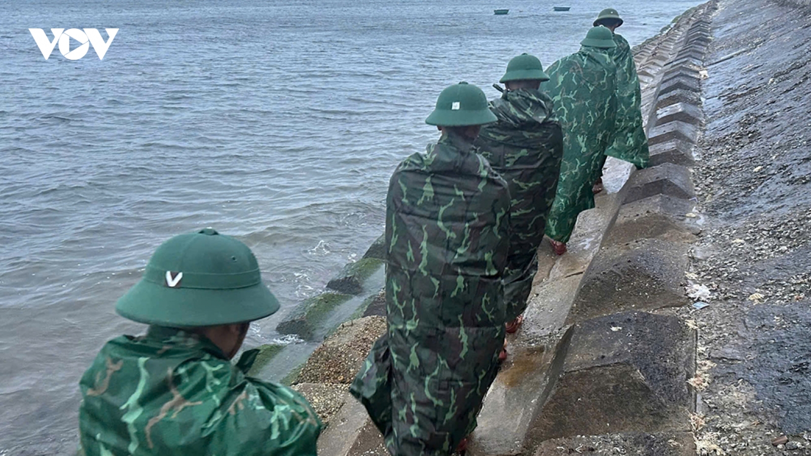 Biển động, tàu cá chìm, 1 thuyền viên mất tích trên vùng biển Lý Sơn