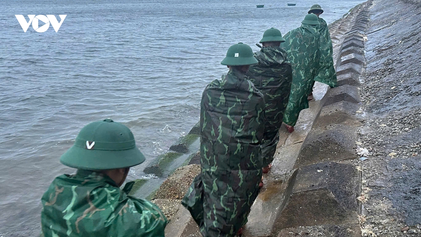 Biển động, tàu cá chìm, 1 thuyền viên mất tích trên vùng biển Lý Sơn
