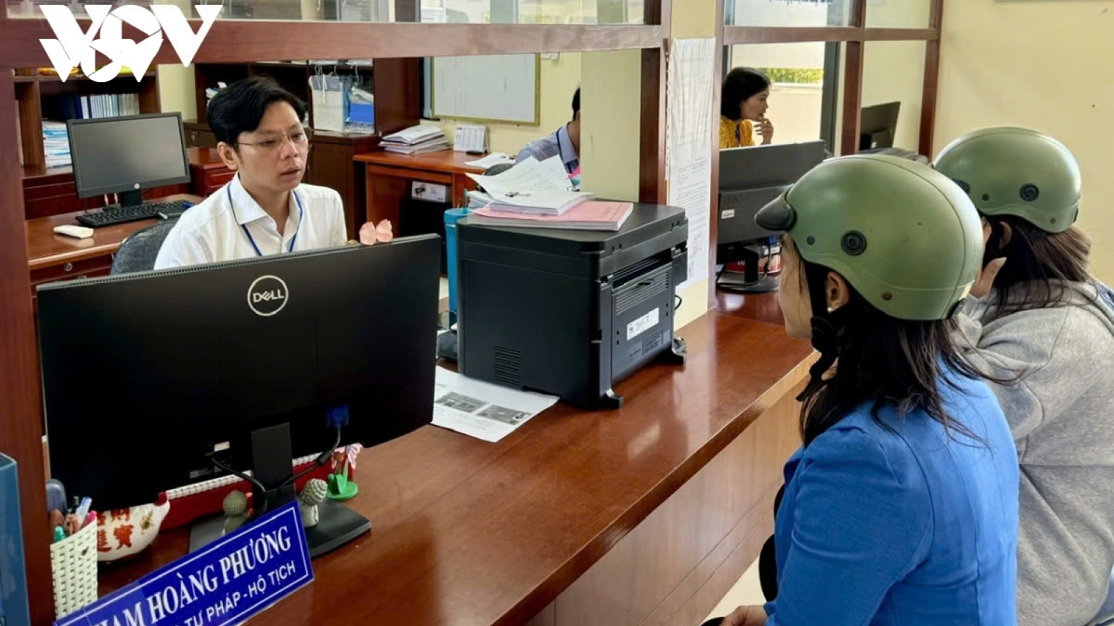 Cán bộ thế nào khi cấp xã gần như một huyện thu nhỏ?