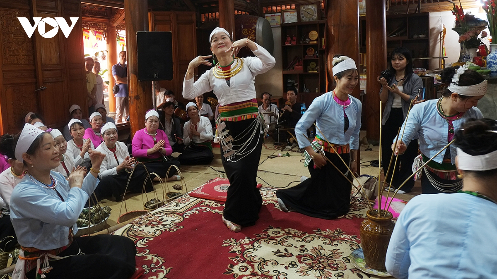 Trải nghiệm tinh hoa văn hóa dân tộc Mường, Dao dưới chân núi Tản