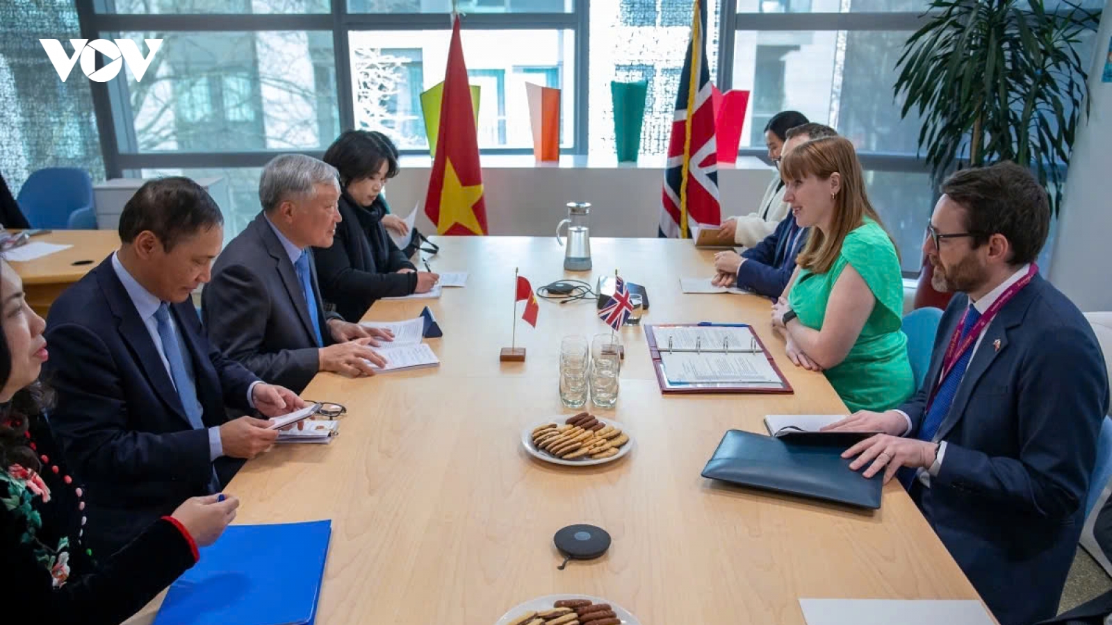 Vietnam attaches importance to enhancing strategic partnership with UK