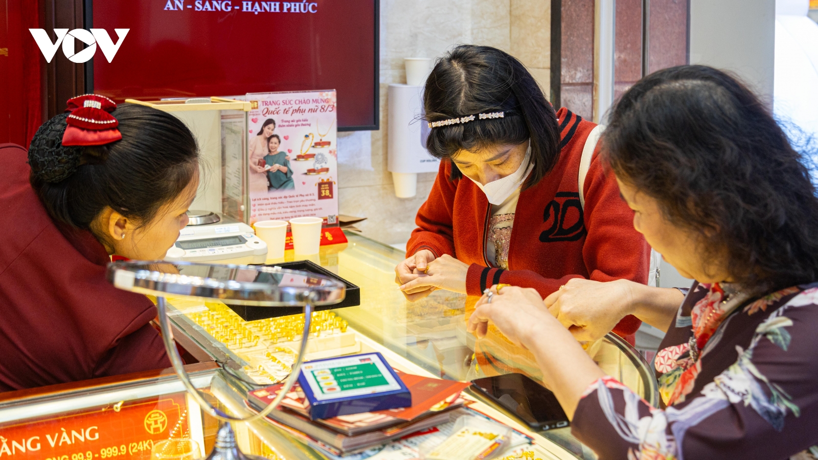 Người mua vàng lo lắng khi nghe thông tin này