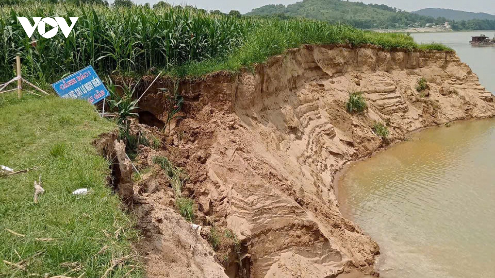 Kiến nghị tạm dừng khai thác mỏ cát gây sạt lở đe dọa an toàn kè sông Mã