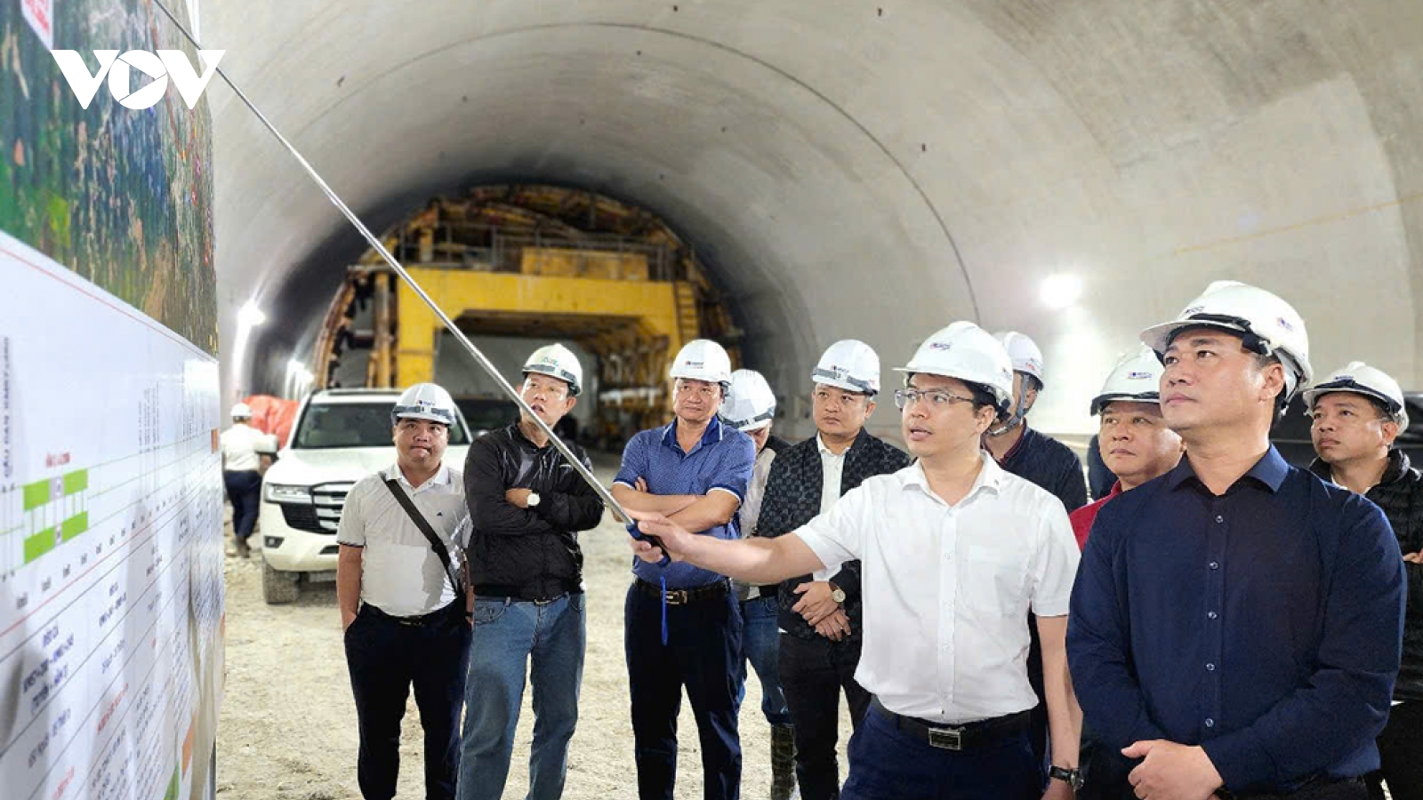 Hoàn thành thảm bê tông nhựa Dự án cao tốc Quảng Ngãi - Hoài Nhơn trước mùa mưa