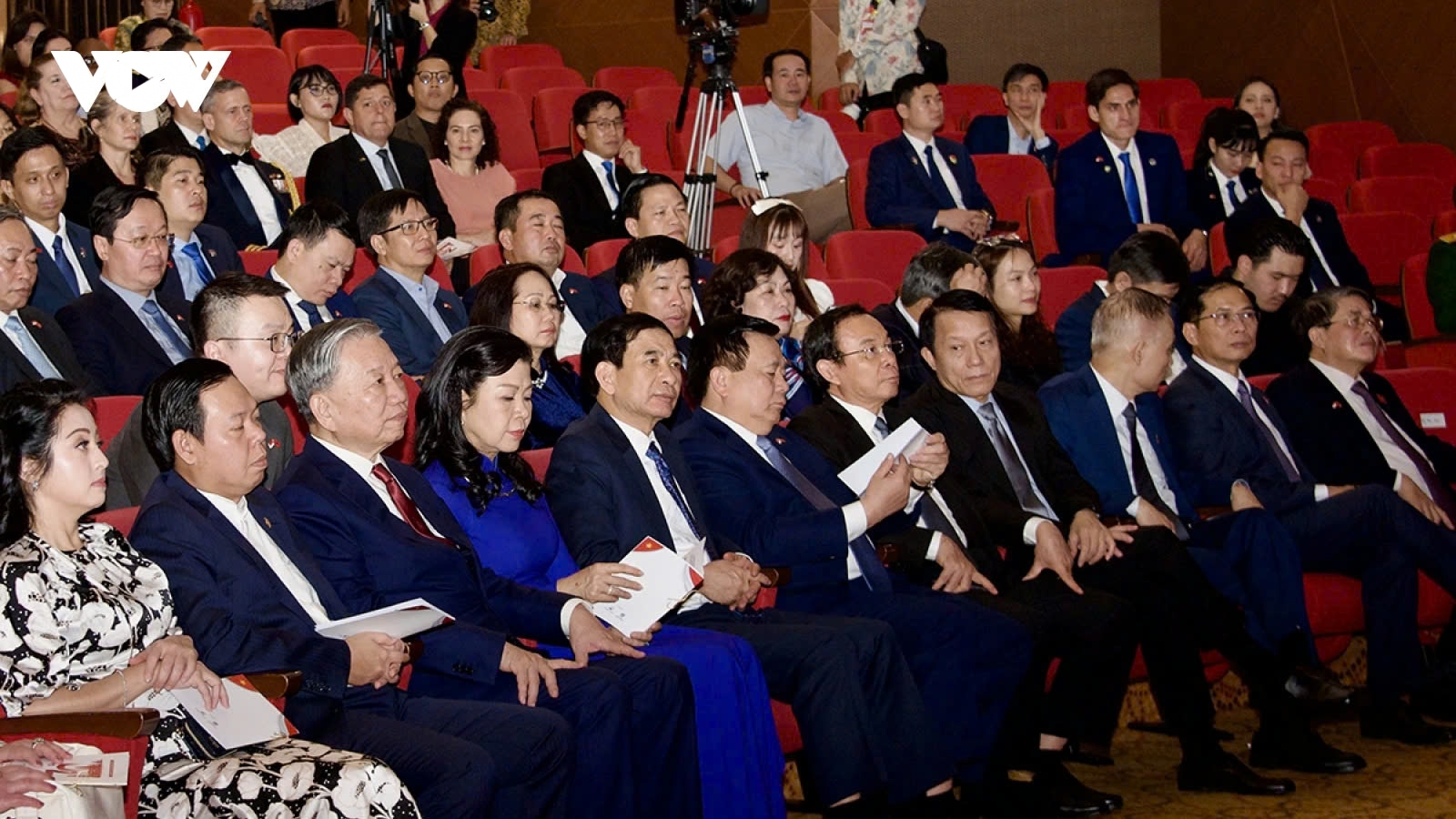 Party leader attends Jakarta concert marking 70 years of Vietnam – Indonesia diplomacy