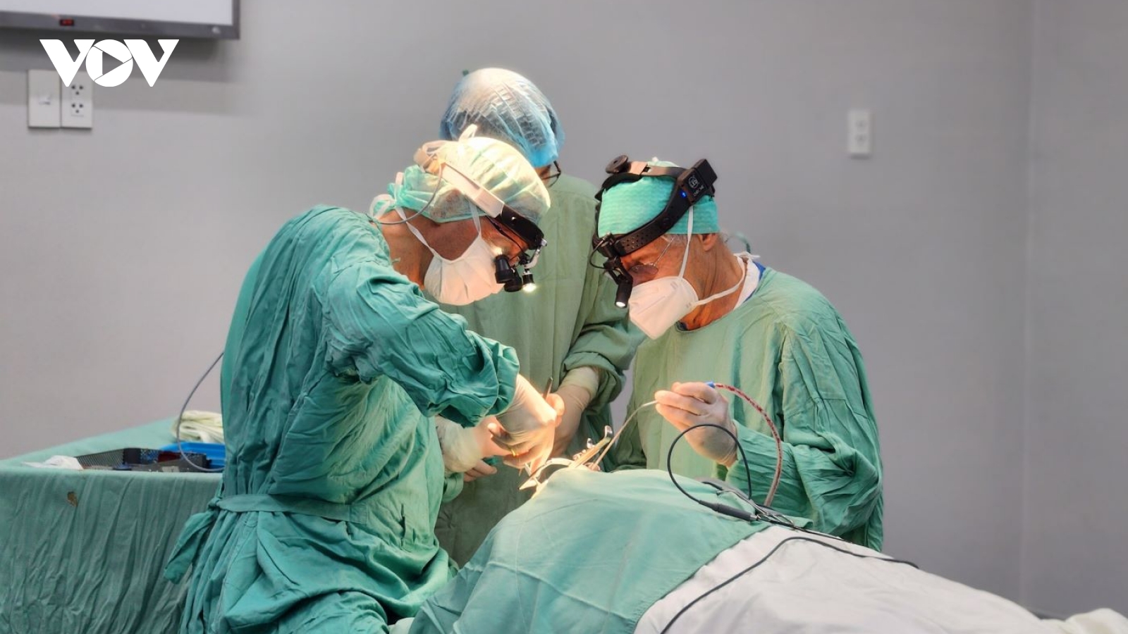 Phẫu thuật miễn phí giúp hơn 100 trẻ em bị dị tật hở môi, vòm miệng trên cả nước