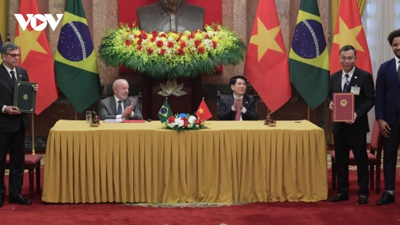 Striker Nguyen Xuan Son receives warm welcome from Brazilian President