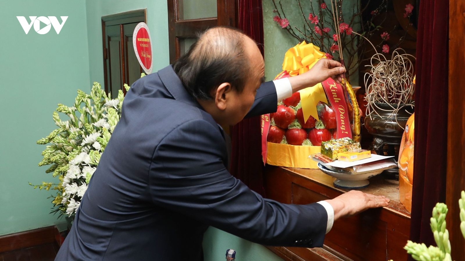 Thủ tướng dâng hương, tưởng nhớ Chủ tịch Hồ Chí Minh