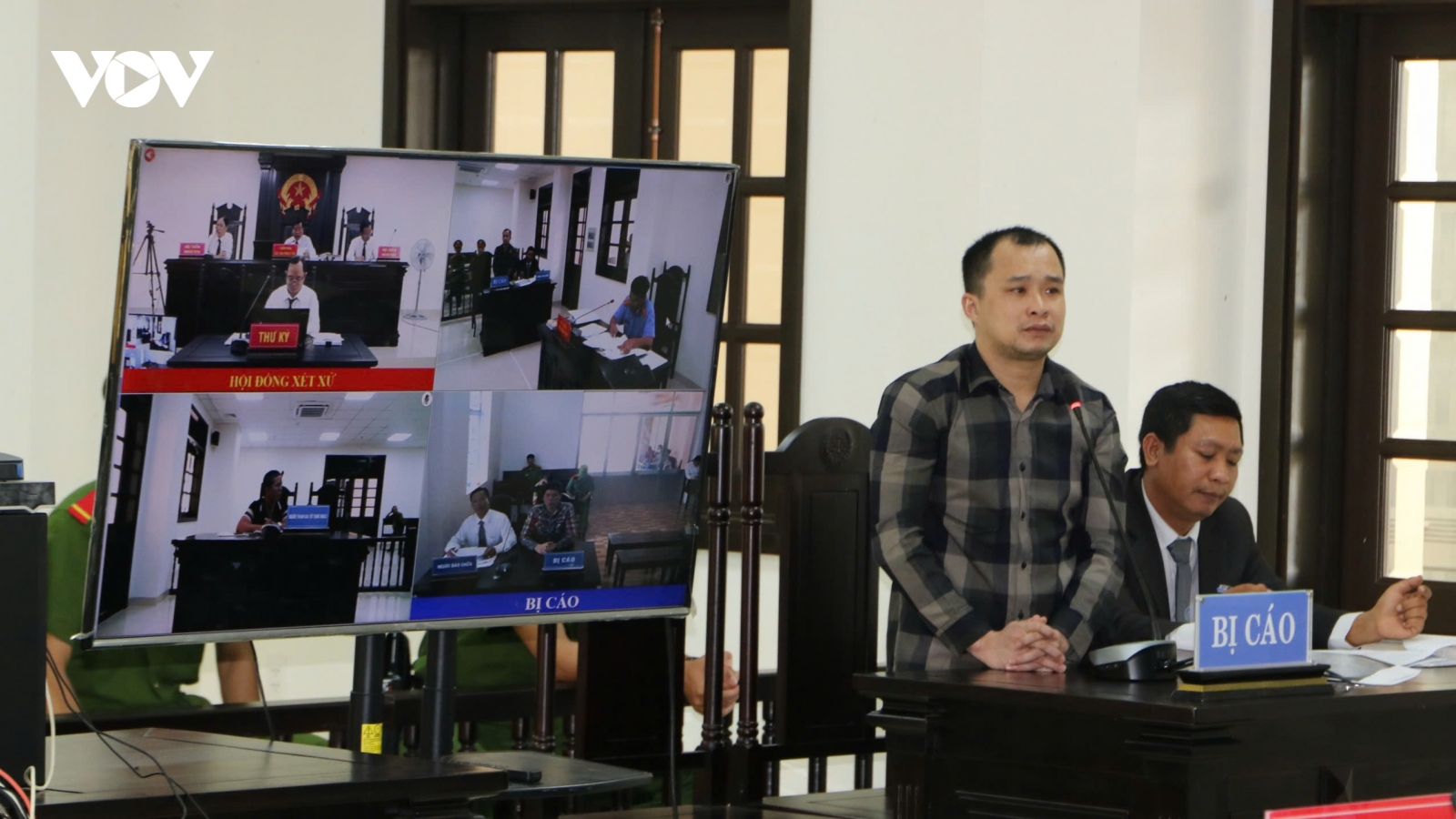 Hai bị cáo bị tuyên phạt 26 năm tù vì lừa bán cô gái sang Campuchia