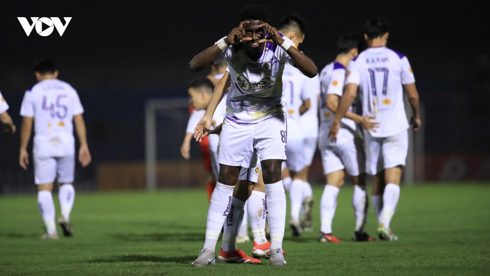Bảng xếp hạng V-League mới nhất: Hà Nội FC bám đuổi ngôi đầu
