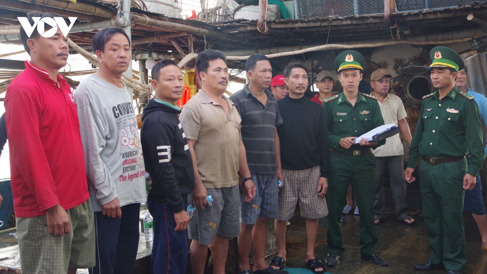 Đưa ngư dân Quảng Nam gặp nạn trên biển vào cảng cá Đề Gi