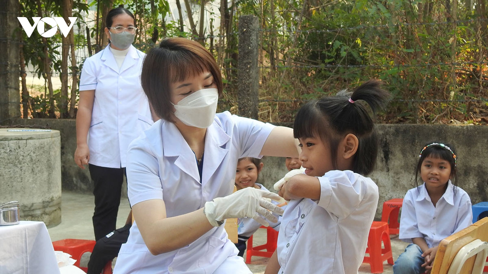 Ca mắc sởi tăng đột biến, Kon Tum đẩy mạnh tiêm vaccine cho trẻ em