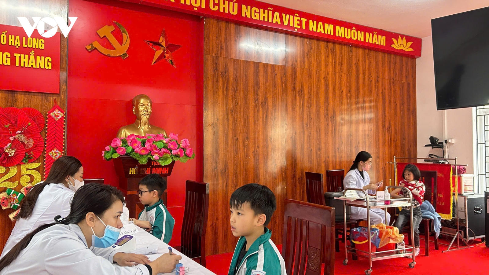 Quảng Ninh tiêm bù liều vaccine cho khoảng 18.830 trẻ mầm non và tiểu học